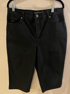 Gloria Vanderbilt Black Capri Jeans - High Rise Five-Pocket